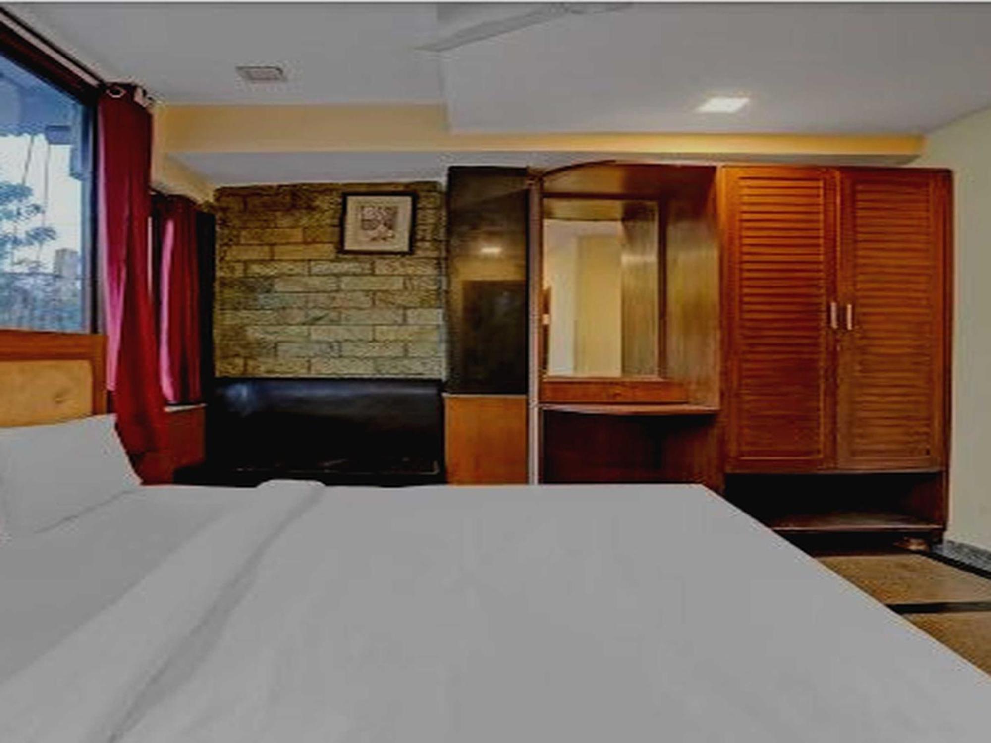 Oyo 75948 Hotel Tushar Continental New Delhi Extérieur photo